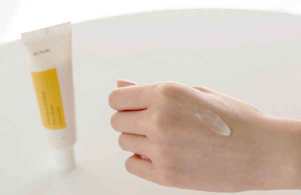 Фото Крем для шкіри навколо очей IUNIK Propolis Vitamin Eye Cream For Eye & Face, 30 мл Propolis Vitamin Eye